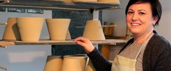 Kovács Karolina keramikus iparművész megyei Prima Primissima díjas